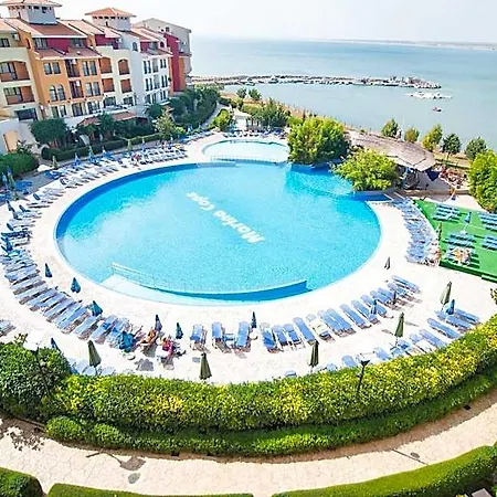 Marina Cape Vacation Complex פומורי