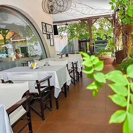 Marina Cape Vacation Complex מלון